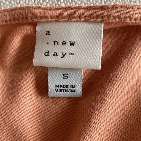 A New Day small shirt.  Excellent condition. - Picture 5 of 5